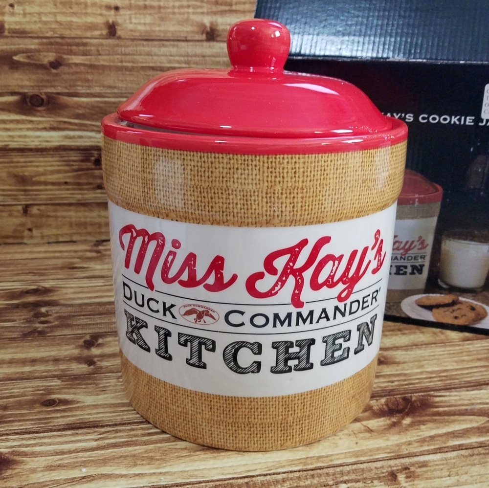 Miss Kay's Duck Commander Kitchen Jar Red Cookie Ceramic Dynasty Robertson NWT